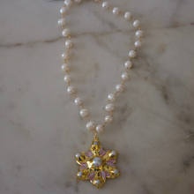 Load image into Gallery viewer, Lilly Pearl Flower Necklace