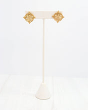 Load image into Gallery viewer, Capitola Cross Stud