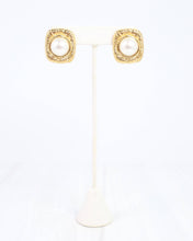 Load image into Gallery viewer, Aspen Pearl Textured Stud Earring
