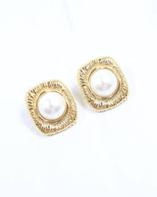 Load image into Gallery viewer, Aspen Pearl Textured Stud Earring
