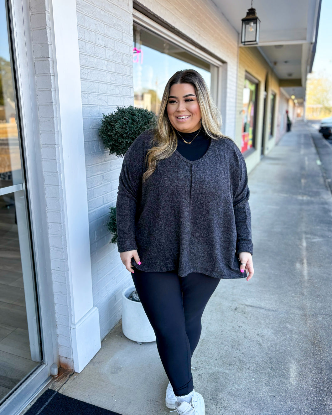 Brushed V Curvy Sweater - Black