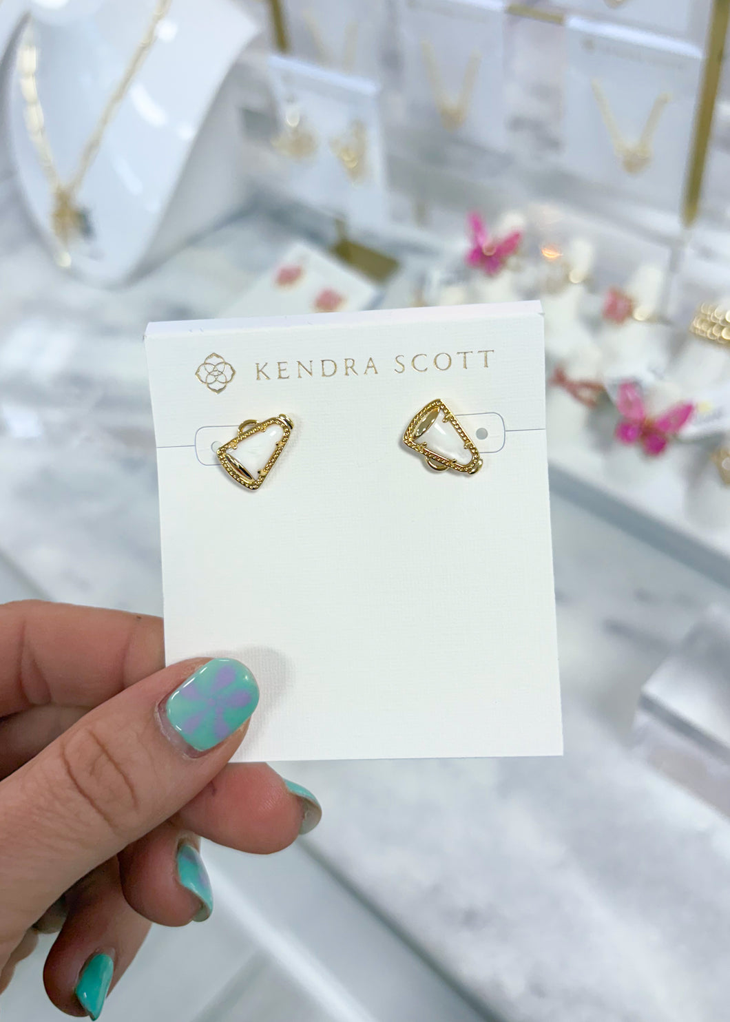 CHEER STUD EARRINGS GOLD WHITE MOTHER OF PEARL