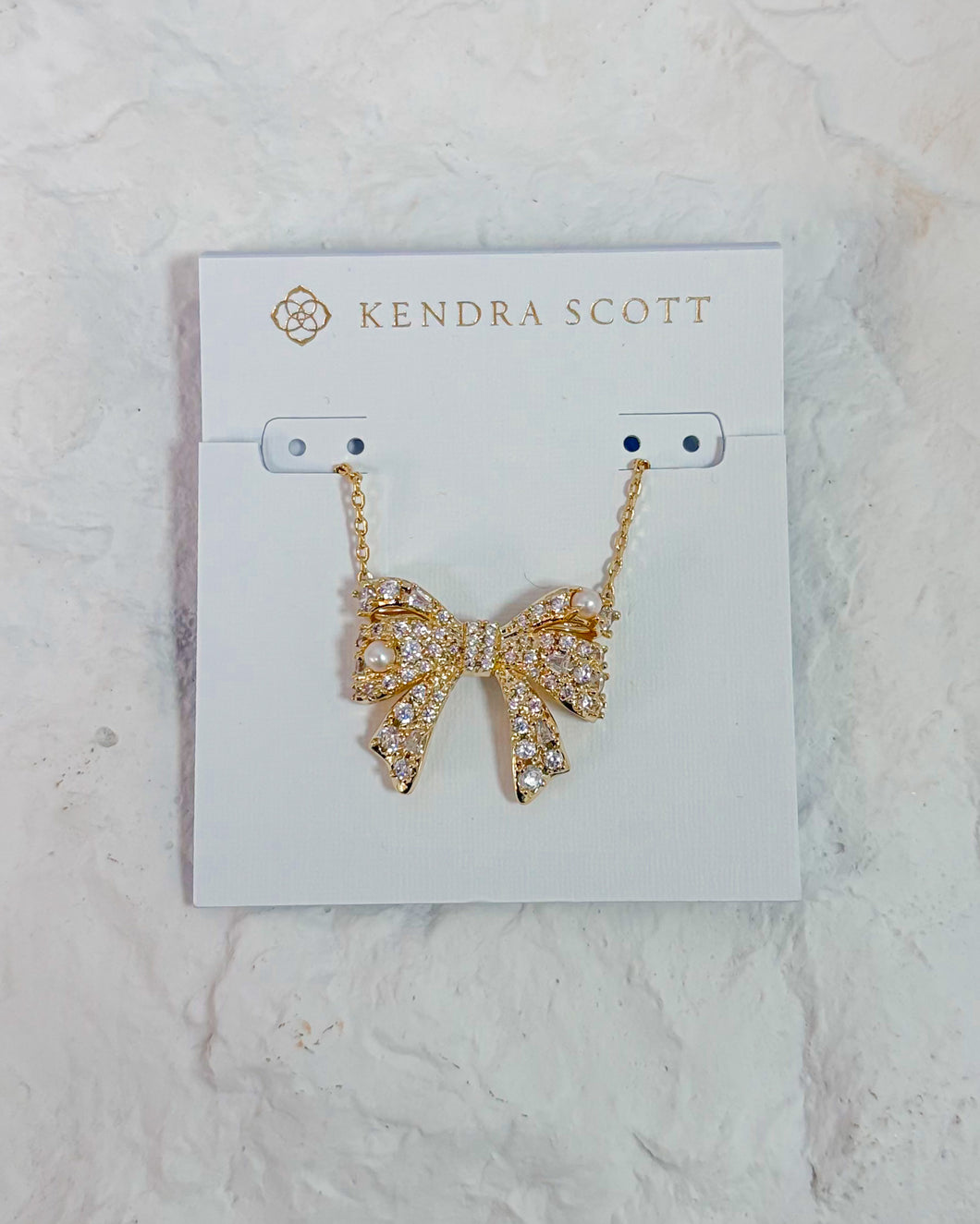 KRISTA BOW SHORT PENDANT NECKLACE GOLD WHITE MIX