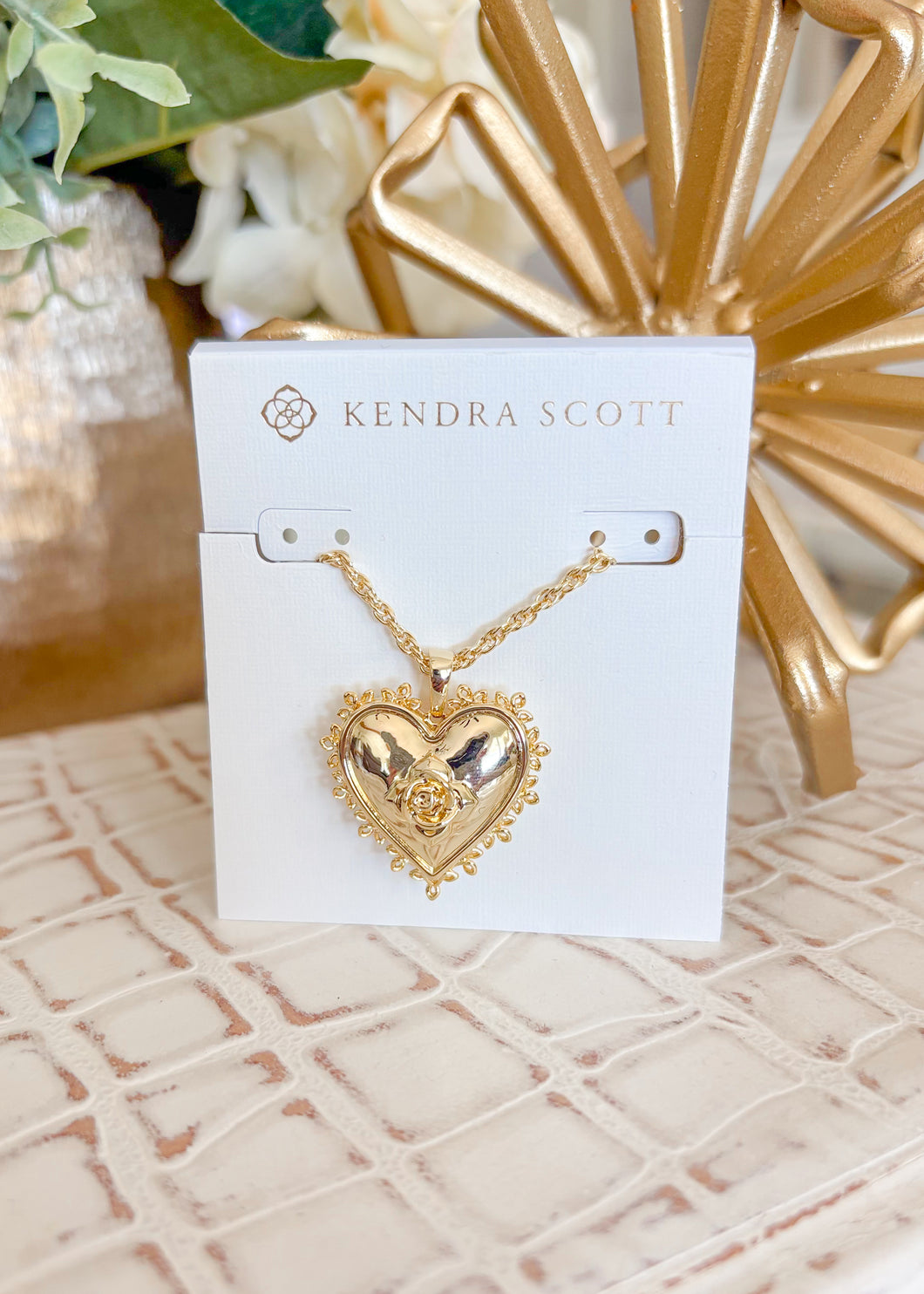 MALLORY ROSE LOCKET SHORT PENDANT NECKLACE GOLD