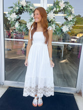 Load image into Gallery viewer, Barefoot Round Dress

