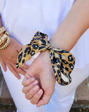Load image into Gallery viewer, Sedgefield Scarf Bracelet Brown
