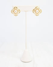 Load image into Gallery viewer, Abagayle Pearl Earring
