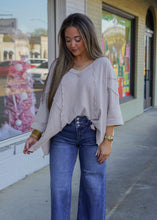 Load image into Gallery viewer, Running Circles Top - Khaki

