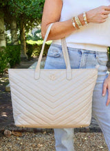 Load image into Gallery viewer, James Tote NUDE V QUILTED
