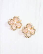 Load image into Gallery viewer, Bailey Flower Earring Gold
