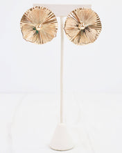 Load image into Gallery viewer, Rimini Filigree Flower Earring
