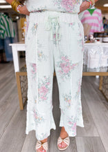 Load image into Gallery viewer, Mint To Be Floral Pants
