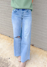 Load image into Gallery viewer, Ravishing Wide Legged Jeans
