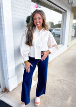 Load image into Gallery viewer, Ivory Floral Button Top
