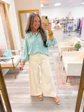 Load image into Gallery viewer, Get Going Button Blouse - Mint
