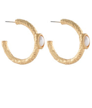 Load image into Gallery viewer, Oval Accent Pearl Hoops

