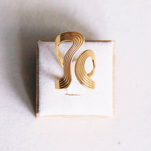 Load image into Gallery viewer, Statement Retro Ring
